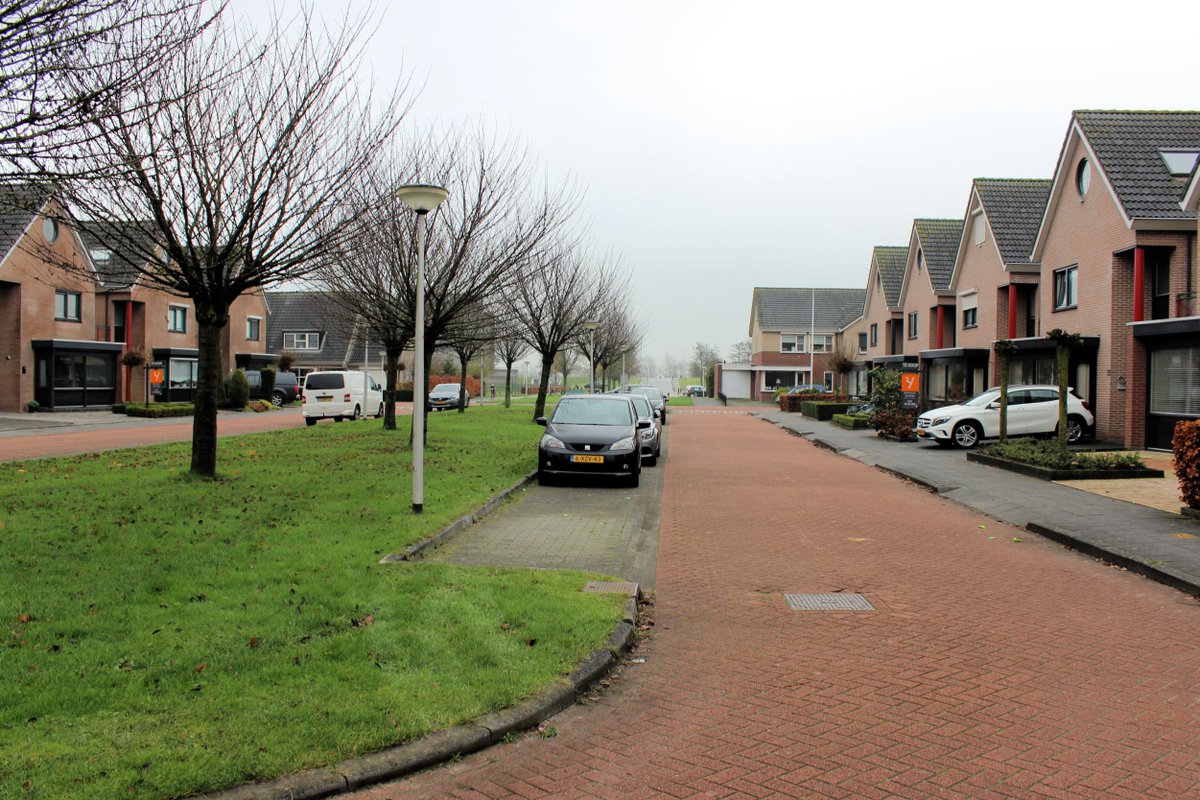 Een nieuwe verkoopopdracht gekregen aan de Prikker 32 in #Genemuiden - royaal herenhuis met zonnige tuin ☀️- de keuken is onlangs vernieuwd facebook.com/genemuiden