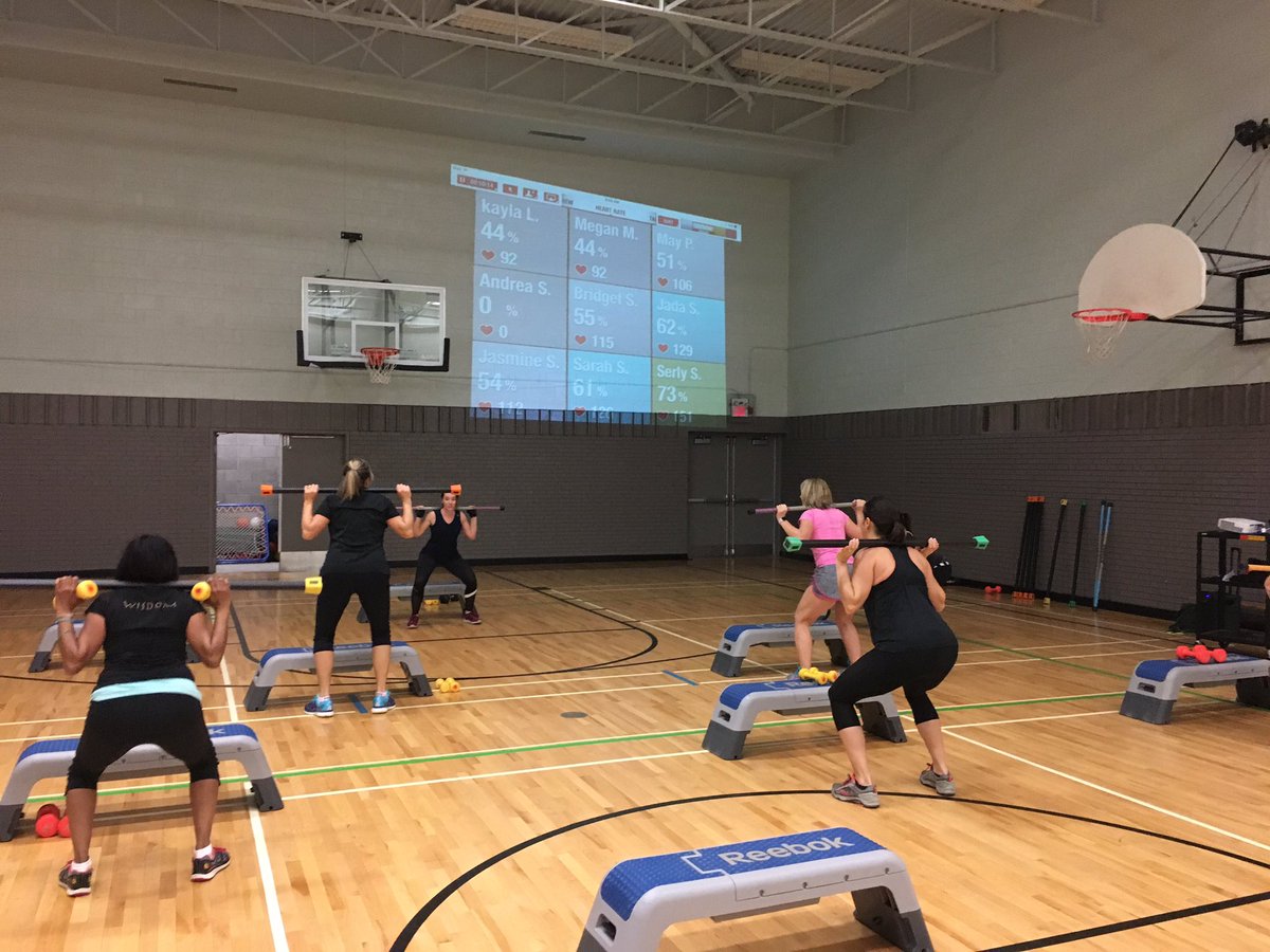 Sherwood_HWDSB's tweet image. Sherwood staff engaging in physical activity to start our PD Day and connecting to numeracy. #SaintsWellness4All 😇