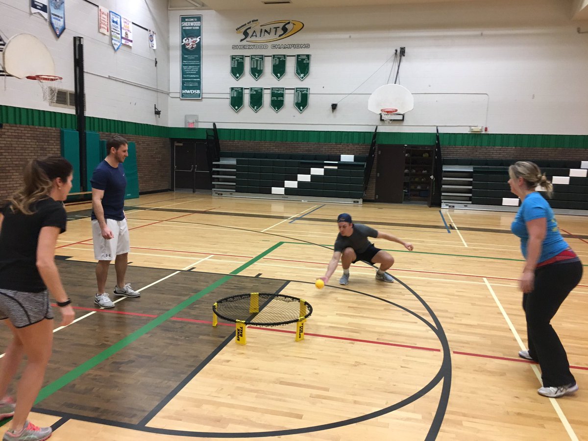 Sherwood_HWDSB's tweet image. Sherwood staff engaging in physical activity to start our PD Day and connecting to numeracy. #SaintsWellness4All 😇