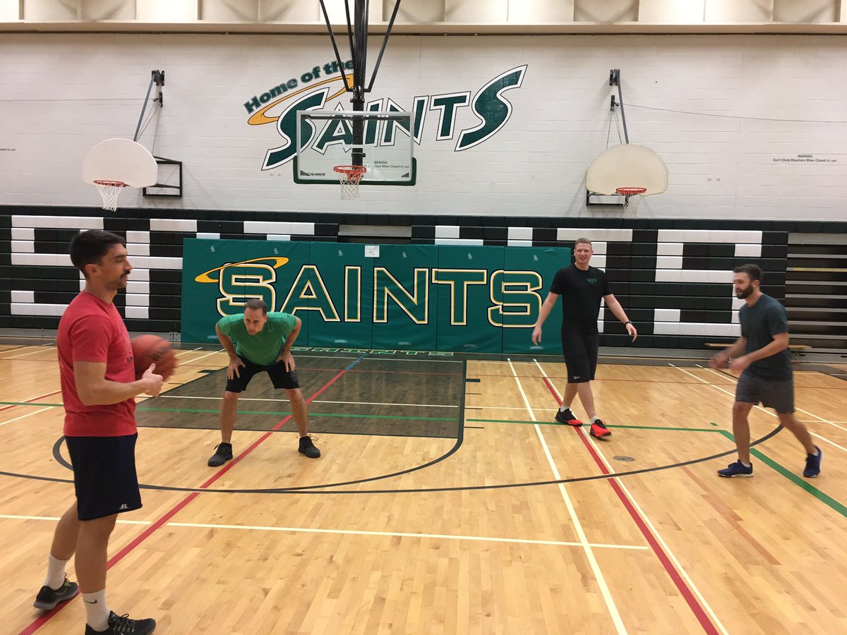 Sherwood_HWDSB's tweet image. Sherwood staff engaging in physical activity to start our PD Day and connecting to numeracy. #SaintsWellness4All 😇