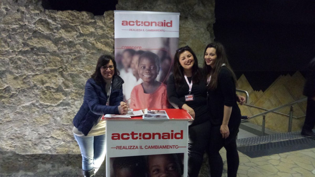 ofteampage's tweet photo. Continua la collaborazione solidale di #Anm Napoli con @ActionAid  Italia presso le stazioni metropolitane di #Napoli.
Ecco il nostro staff #NoProfit nelle stazioni Vanvitelli, Garibaldi, Municipio e Toledo. 
Ti aspettiamo!!!
#OFTeam #AdozioneADistanza #AzioneDonna #Titans https://t.co/uIs94Q7jmC