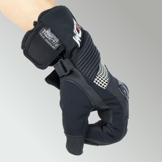 LDMotorcycles's tweet image. The new LDM ExoTec gloves have landed just in time for the cold weather ❄️
Only £34.99 for their first week on sale
See more here buff.ly/2ismtcb