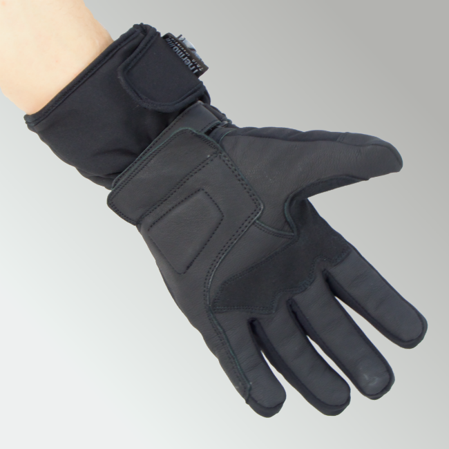 LDMotorcycles's tweet image. The new LDM ExoTec gloves have landed just in time for the cold weather ❄️
Only £34.99 for their first week on sale
See more here buff.ly/2ismtcb