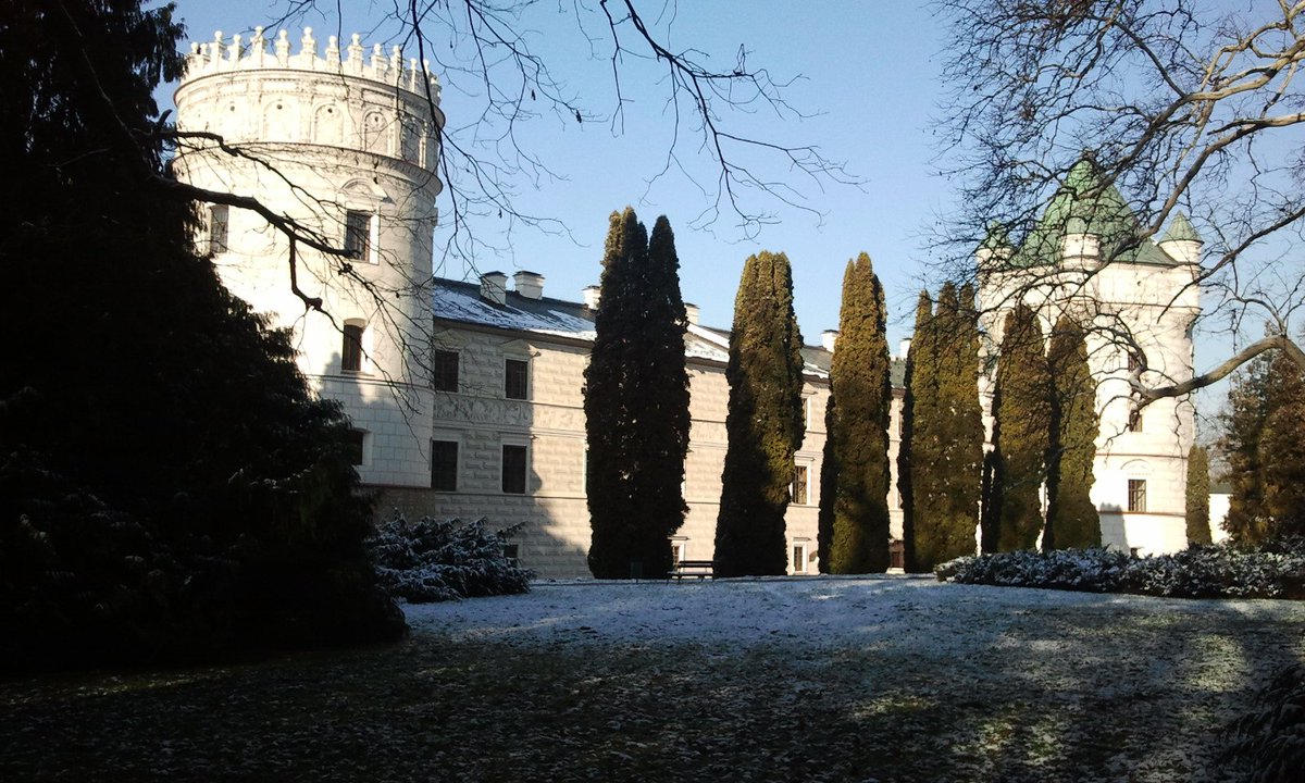 ZKrasiczyn's tweet photo. #ZamekKrasiczyn warto odwiedzić również zimą!
Zapraszamy!
#visitkrasiczyn in #winter
#zima #zima2017 #śnieg #snow https://t.co/BNk7DLwgPO