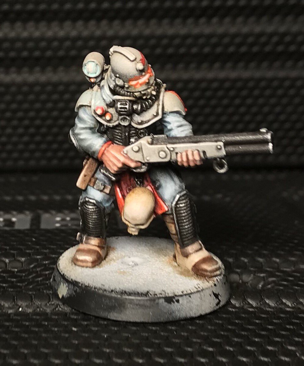 ACoatofGrey's tweet image. Painted up my second goon for my gang. Went a little cleaner this time still need bases. #necromunda #thecompanymen