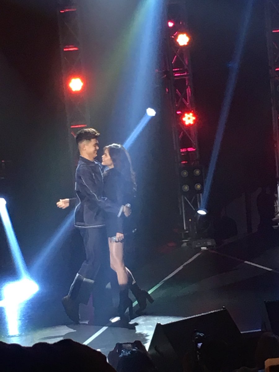 orlandzzz's tweet photo. MarNigo #DahilSayoThanksGivingConcert  @ImPascualInigo @MissMarisRacal https://t.co/FDJkos8u17