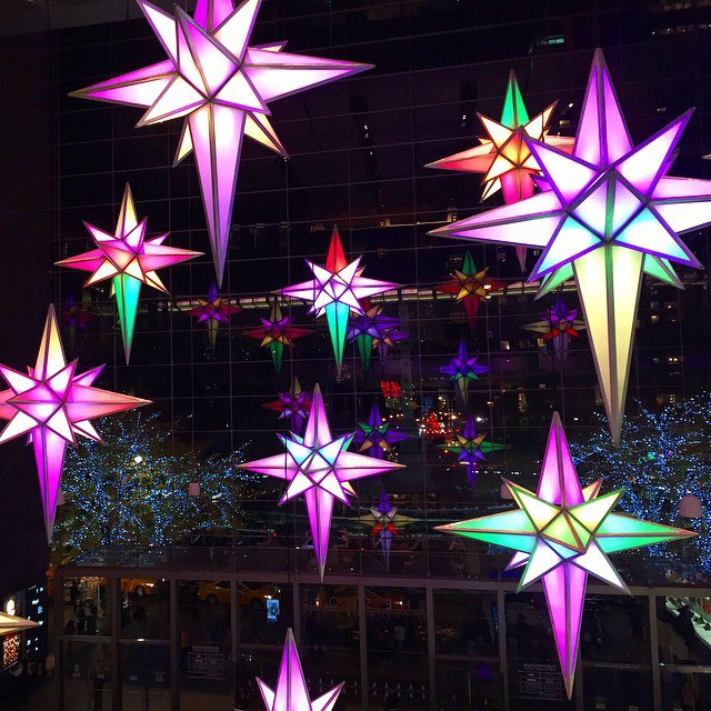 rita_minassian's tweet photo. Countdown to D-Day: It’s that time of the year again! #NYC #timewarnercenter #colombuscircle #MerryChristmas2017 https://t.co/LsY0jpHqbU