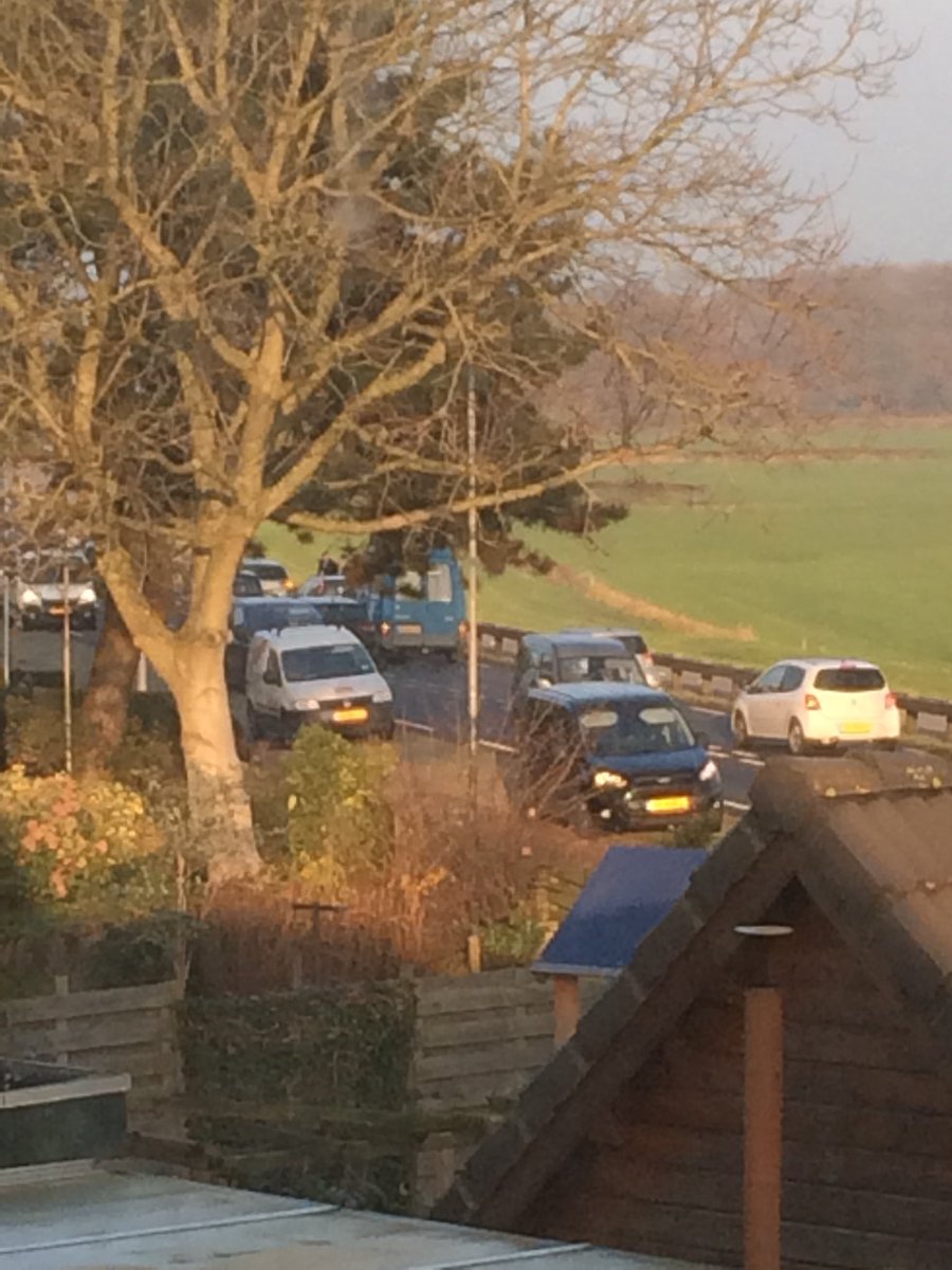 robinkelder80's tweet photo. Wederom aanrijding met 3 personenauto’s op de N348 thv #spankeren! Wegontwerp kan en moet anders! @provgelderland en @gemeenteRheden https://t.co/JIhMZZWCBR
