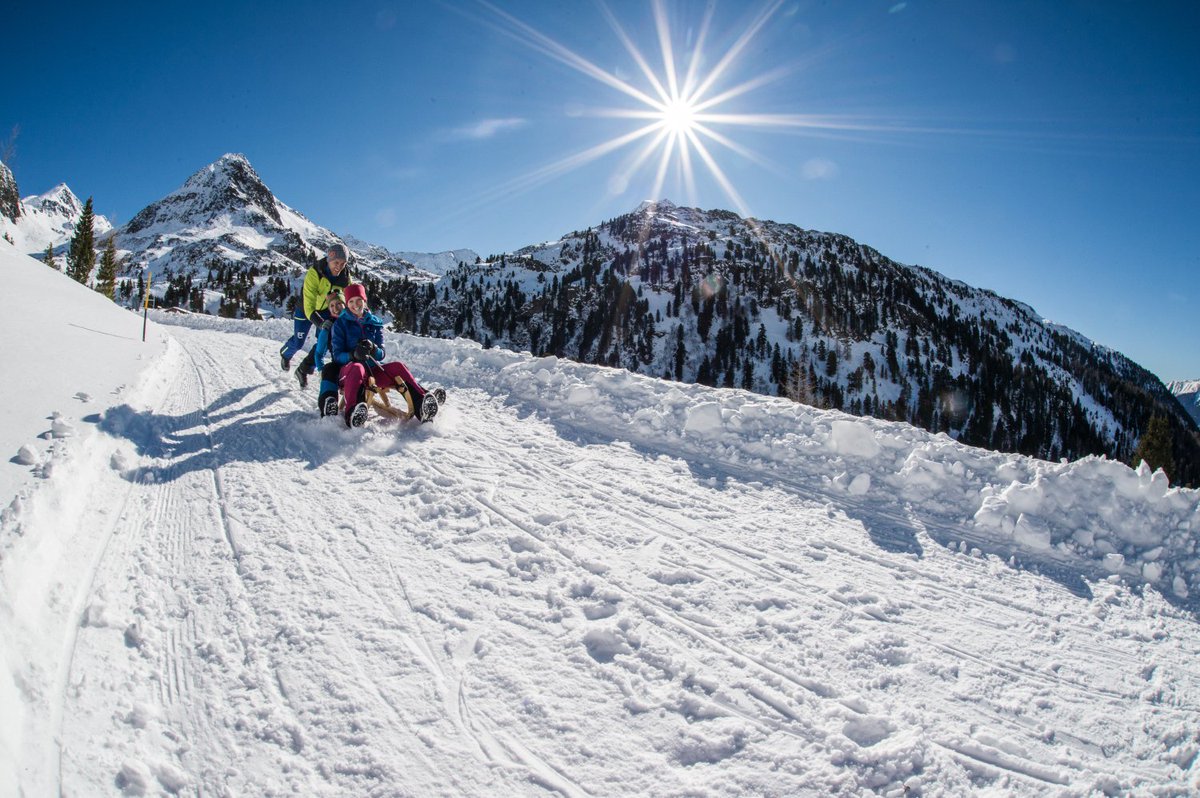 Sledge run "Steinzger Alm" hut opens tomorrow! 😍
#Antholzertal #ValleAnterselva | antholzertal.com
<a href="/Kronplatz/">Kronplatz</a> <a href="/visitsouthtyrol/">Visit South Tyrol</a> <a href="/biathlonantholz/">Biathlon Antholz</a>