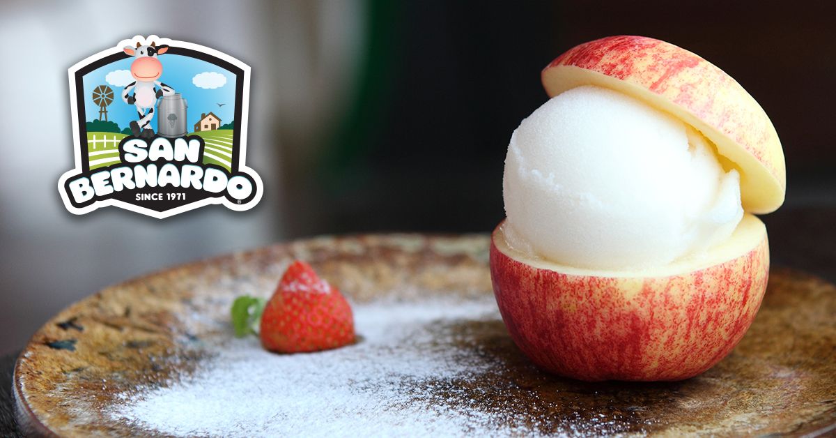 HeladosSB's tweet photo. Hoy es #DiaDeComerUnaManzanaRoja. Damelo con helado por favor! #HeladosSB. https://t.co/B4VFmmMij1