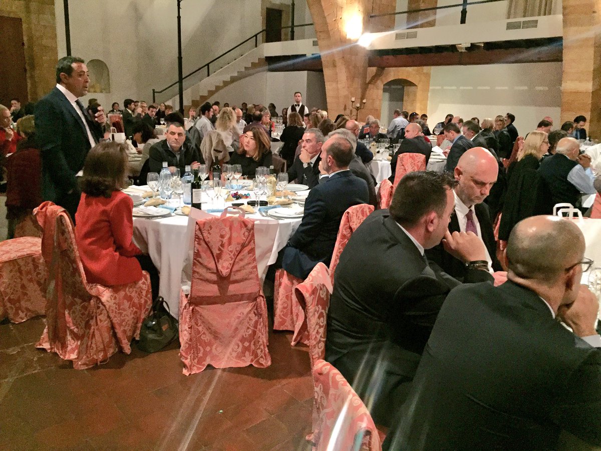 CAEB's tweet photo. La presidenta de #CAEB, Carmen Planas, acompaña a la Asociación de Estaciones de Servicios #AESBA y a su presidente, Jesús Salas, en la festividad de Santa Bárbara junto a representantes del @goib, asociados y proveedores https://t.co/IBe3pcKwNi