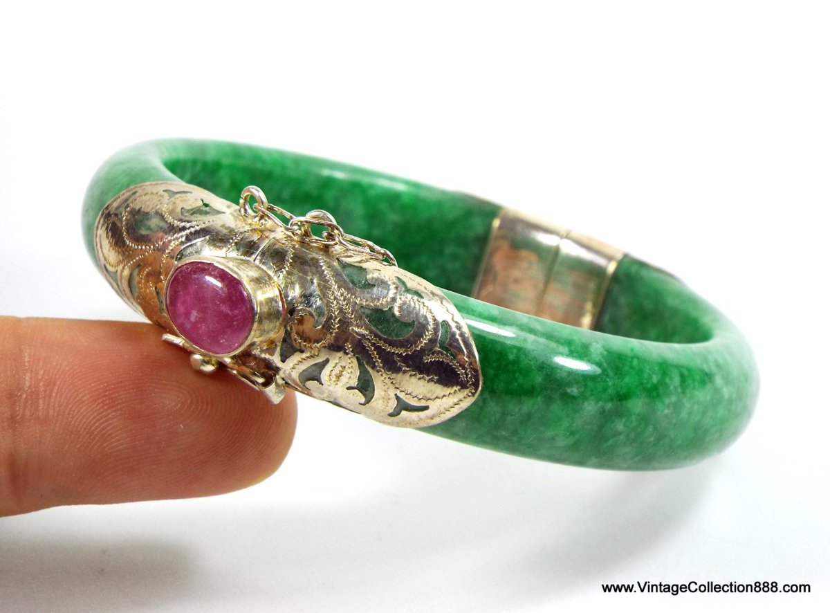 VCollection888's tweet photo. Jadeite Jade Bangle 翡翠 Emerald Green, Ruby and sterling sil… https://t.co/fJf7zSa2WF #Etsypromoteshop #JadeiteBangle https://t.co/wyuEgm7rvS