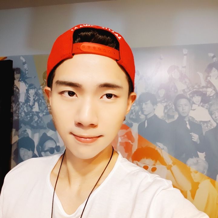 heerores's tweet photo. 내평생 룸메이트래ㅠㅠ 눈물핑ㅠㅠ #임시완 #생일 #HappySiwanDay #케빈 #룸메 #제국의아이들 https://t.co/Wvdp1sBeaU https://t.co/ZmtOA0iwUj