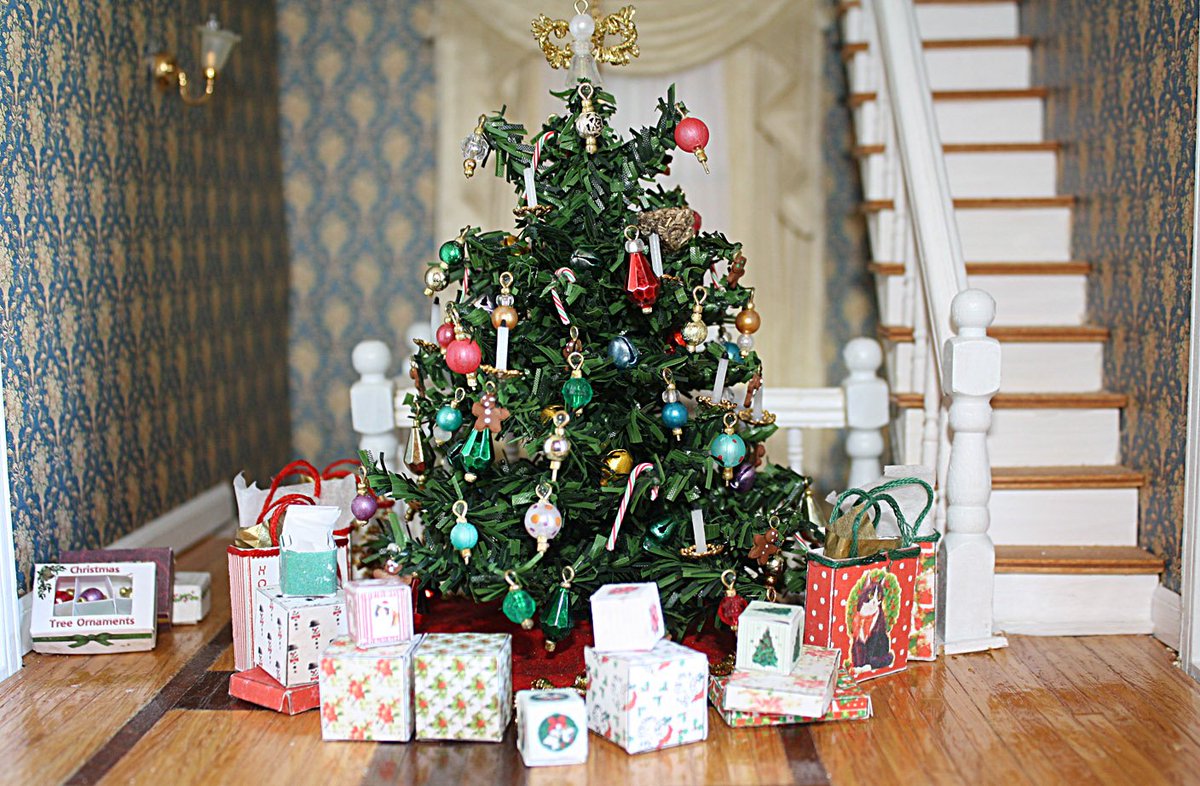 SmallScaleMinis's tweet image. December is here so it&apos;s time to get ready for a mini-Christmas!  #dollhouse #miniature #dollhouseminiatures #dollhouseaccessories #oneinchscale #minichristmas #miniatureworld #handmade