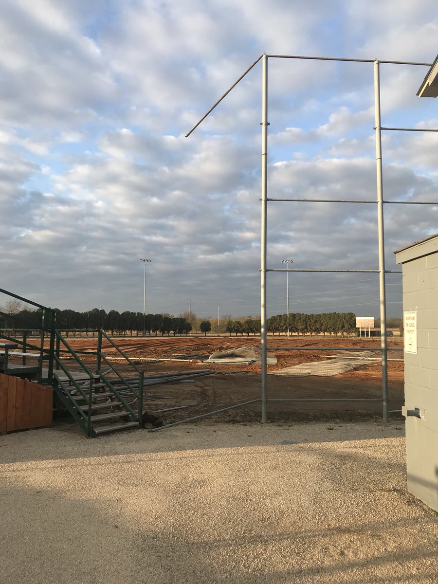 EvermanBaseball's tweet photo. Bye Bye Old Backstop!!!! #turfbaseball https://t.co/mQ5VPJebjm