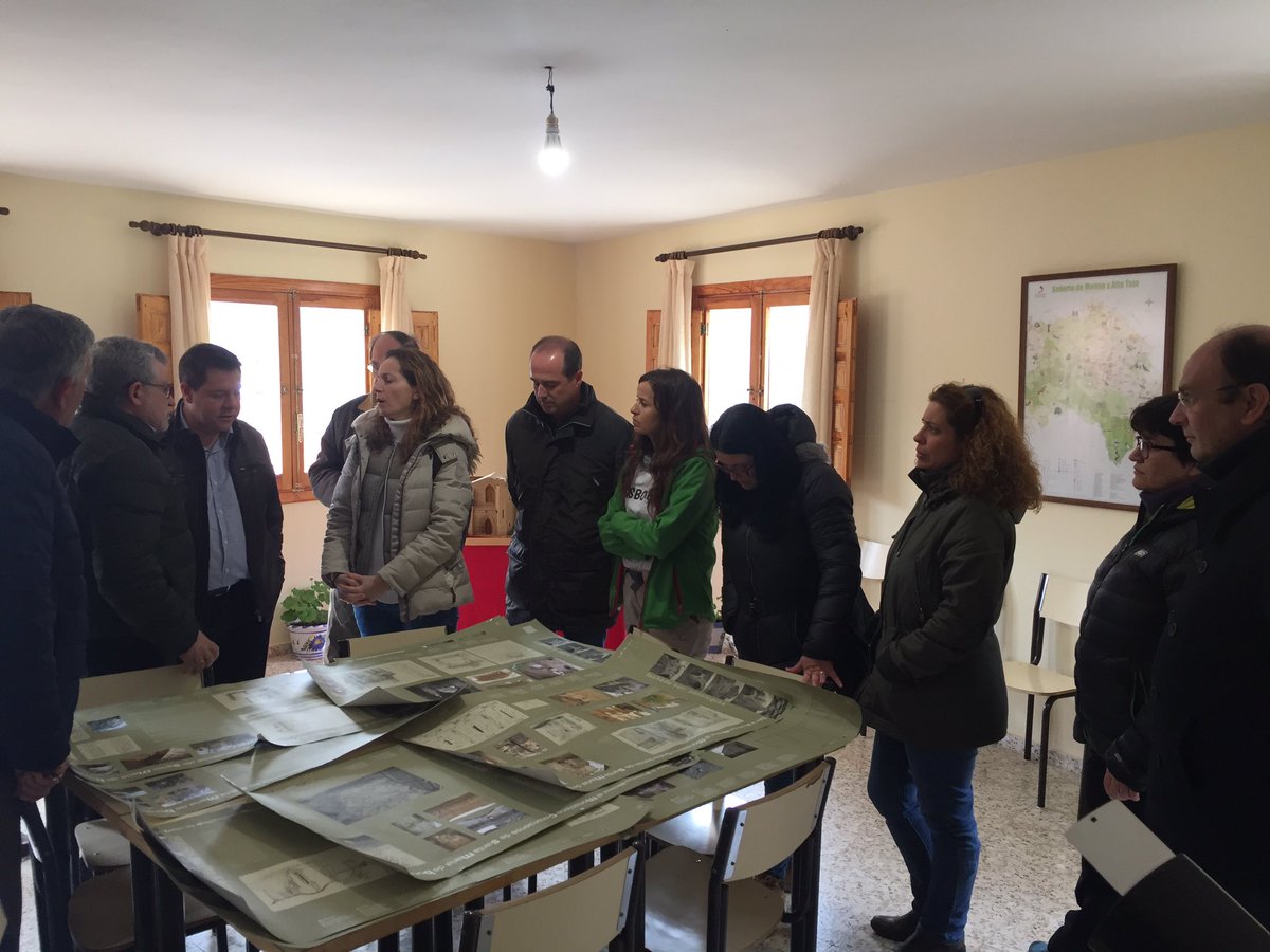 JL_escudero's tweet photo. 👏👏👏 Empiezan los trabajos en nuestro querido #Bonaval Gracias a los vecinos y colectivos que han luchado por ello y a .@garciapage .@FelpetoCLM y Alberto por el esfuerzo y voluntad política. #PageCumple con #Guadalajara 🔨⛏👷👷‍♀️ https://t.co/qHUtJrrEgY