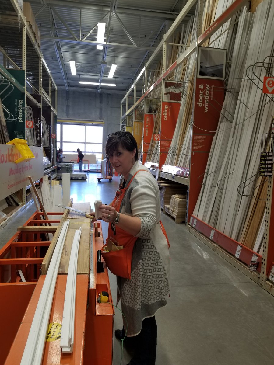 IamPurePlatinum's tweet photo. Pro DS Kristy giving Excellent Customer service - Corner moulding for a customer's service project. Way to go! @MarcusINOrange @jefe4655 https://t.co/q9wxgTaslN