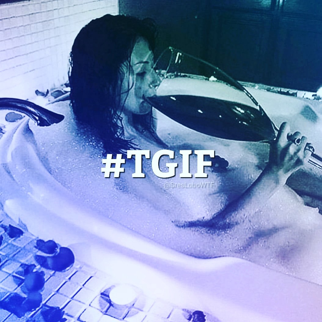 SresLoboWtf's tweet photo. Una copita para empezar el #viernes 🍷

#TGIF #SresLoboWTF https://t.co/UCNqOYY9go
