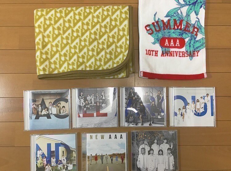 a_y_aaa_k's tweet photo. 画像のAAAグッズお譲り先探してます🙏🙏
定価～でお譲りしてますが希望者が多い場合はオークション形式に致します！
まとめ買いしてくださる方優先〇
細かい事などはDMにて質問お願いします！

#AAAグッズ https://t.co/so7ub7DAaC