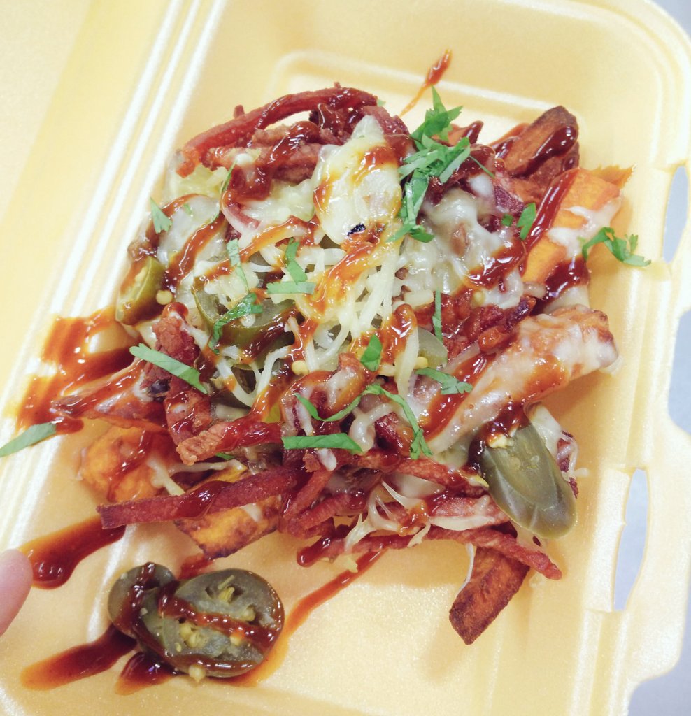 Reeceikling's tweet photo. Public service announcement. Bypass #chester #ChristmasMarket Β£5 pig-on-bap banality and get yourself to #nicebites @stuart_fenney very back of indoor market for best filthy fries. Sweet tat fries bbq brisket crispy bacon jalapeΓ±o & cheese. @ShitChester @chestertweetsuk https://t.co/nolGLJKrQV