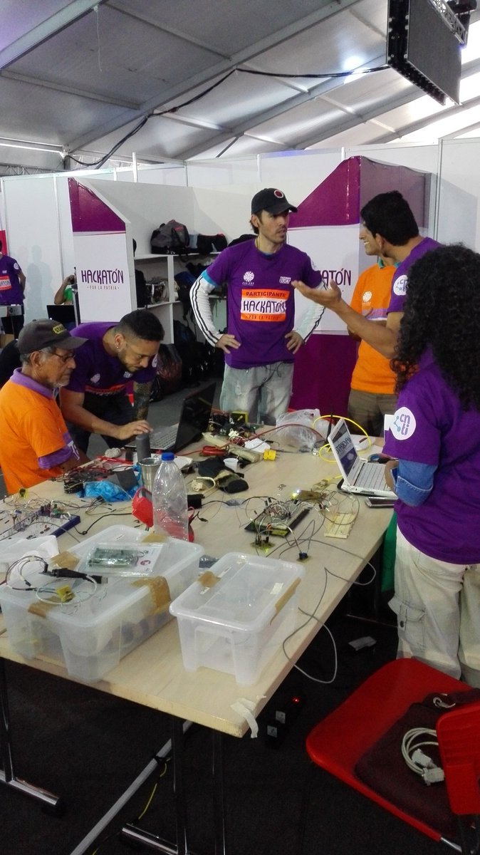 JblancoB's tweet photo. #1Dic #BienvenidoDiciembre Continua el @HackatonPatria desde la @Fictec_VE #HackatonEnLaFICTEC seguimos apostando al futuro y al nuevo modelo económico, apoyando los 15 motores que indicó el Presidente @NicolasMaduro https://t.co/5Yt3f5pirY