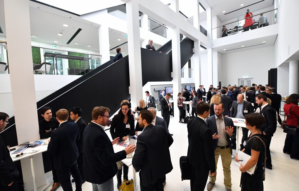 DigitaleStadtM's tweet photo. Die #DIGICON2017 überzeugte durch ihr reichhaltiges Programm und ist ein voller Erfolg gewesen! Ein   ausverkauftes   Auditorium,   hochkarätige   Referenten   und   wertvolle Einblicke  in  digitale  Erfolgsstrategien: https://t.co/6JiO84OJIY https://t.co/7UrEjZvhtV