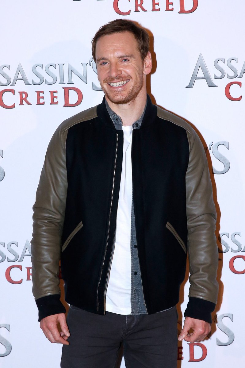 yoursideAOF's tweet photo. Happy #FassbenderFriday , Friends! And happy DecemberβοΈI hope this month fills your life with the same kind of love and happiness that #MichaelFassbender fills mine with each and every day! β¨ππ€πβ¨ #ExtraordinaryBeing #ResplendentLight #LightOfMyLife #YIMHTFF #DecemberWish https://t.co/6TgEdMgnNd