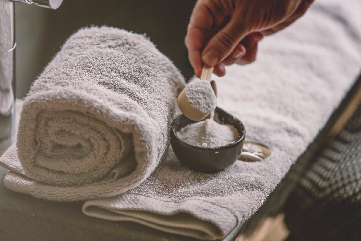 BohemiaSuites's tweet photo. Disfruta de un ritual de pies con sales de la Isla de La Palma en un ambiente mágico, que te transportará a un exótico mundo de sensaciones. #SiamSpa +34 928 56 34 00 https://t.co/wiJ1gsV4my