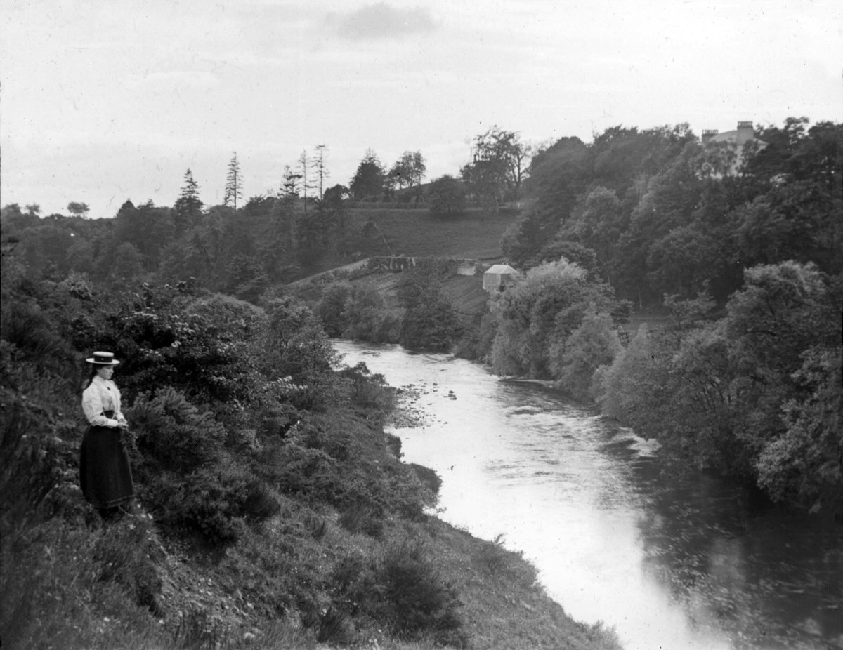 info_cmc's tweet photo. #ShapingourLandscape exhibition not only investigates @ClydeAvonValley geology, it leads you out to explore this beautiful area - just like this Victorian lady enjoying the view over River Avon. https://t.co/jo4y2ay2Es