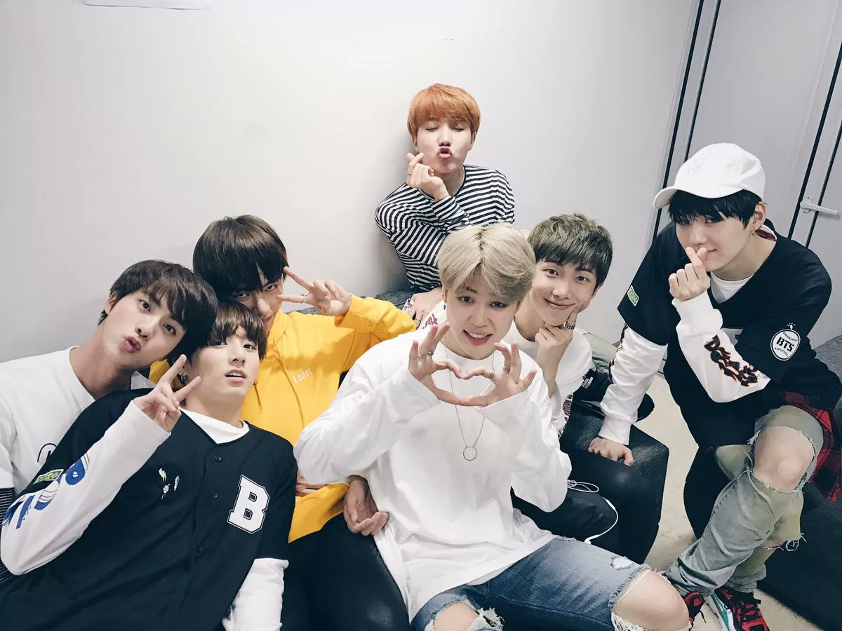 RimmaChang's tweet photo. BTS #MAMARedCarpet https://t.co/sUbVglC3ty
