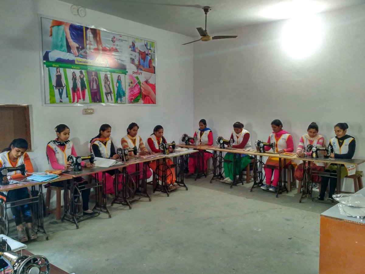 PmkvyGtb's tweet photo. #PMKVY #SKILLINDIA #SELFEMPLOYEDTAILOR 2017-2018 https://t.co/wxUNDeJO3V