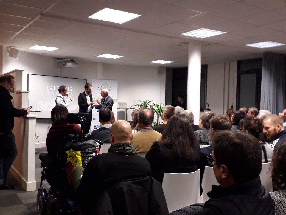 #laureats2017 <a href="/CapitoleAngels/">Capitole Angels</a> : 2 champions du <a href="/sicoval31/">Sicoval</a> sur les marches du podium ! Bravo à <a href="/Intesens/">INTESENS</a> pour le prix #innovation et <a href="/exemlab/">EXEM</a> pour le prix de la gestion 👏 #startups #businessangels #Occitanie #PépitesDuSicoval