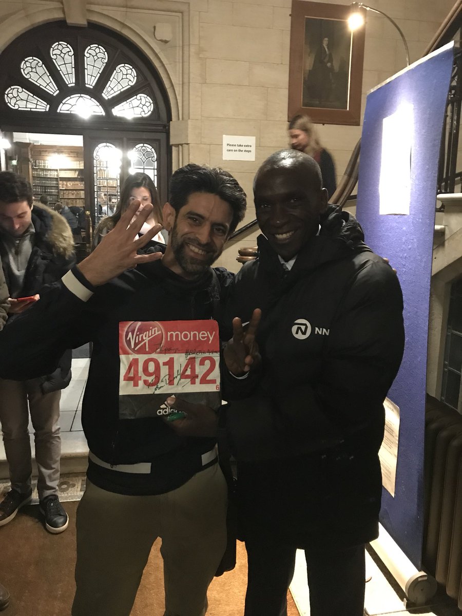 nooranievents's tweet photo. @WhizzKidz got some advice from this legend last night re the ldn marathon! #teamwhizzkidz #movealifeforward #tothemallwego https://t.co/g87tqsS69g