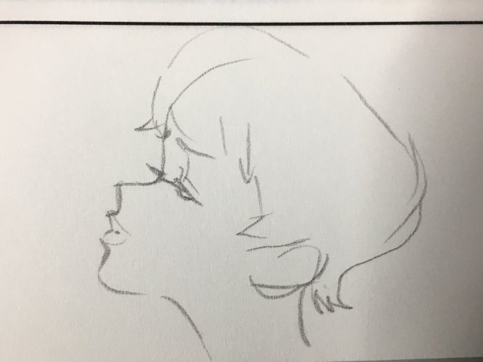レジュメ端の女 