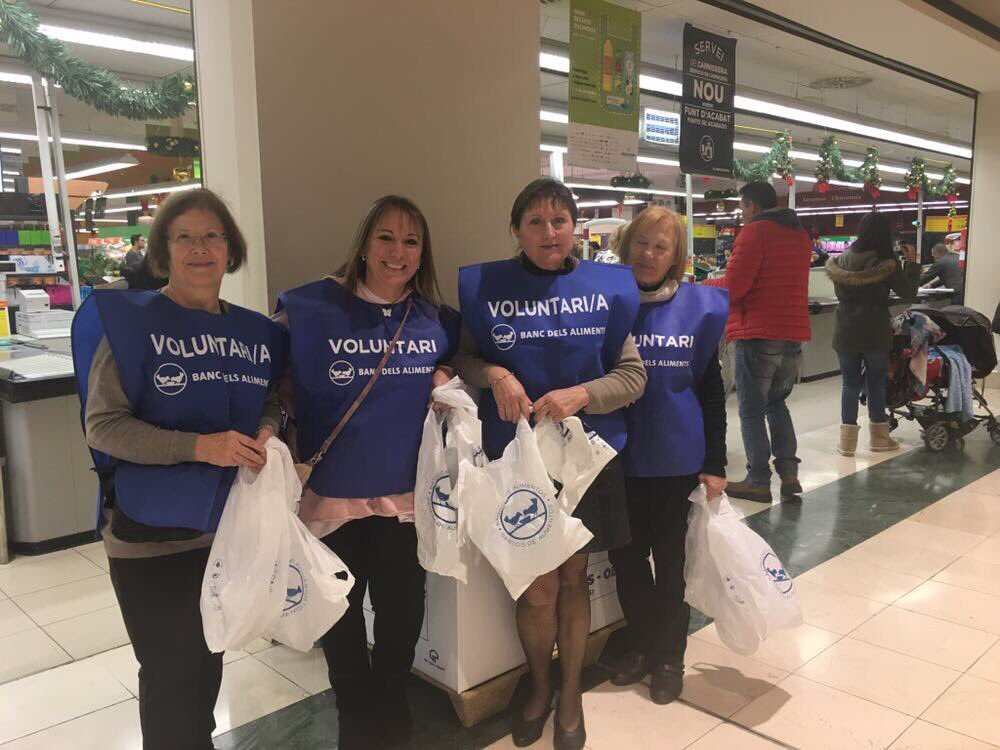 RCDEspanyol's tweet photo. El #GranRecapte ja està en marxa i us animem a participar! Els empleats del #RCDE col•laboren durant tot el dia amb aquesta iniciativa! Siguem solidaris! #TonesdeVoluntat https://t.co/xW4K8kB5JE