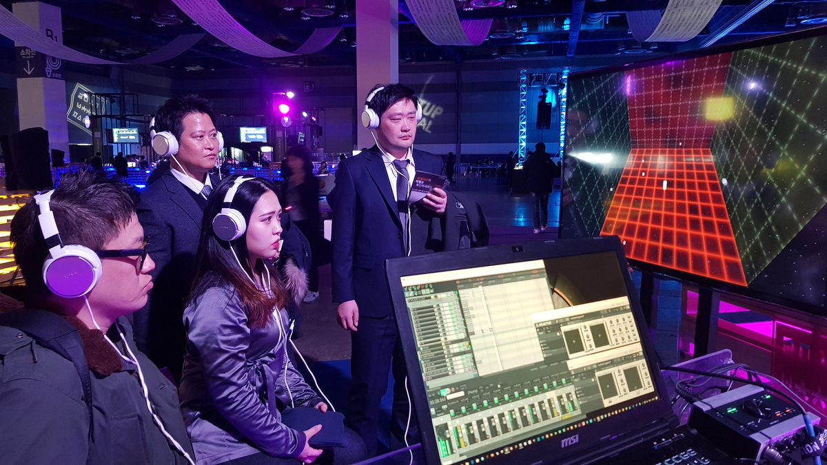 kinicho's tweet photo. Delegates at #Sf2017 in Seoul getting a demo in #SonicReality #3DAudio - great response, some overwhelmed. https://t.co/NCUdfJTQs7