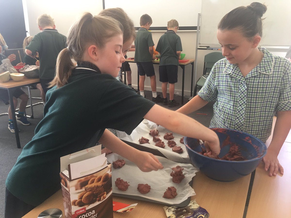 TGCThreeA's tweet photo. Thank you to all who purchased from our cake stall today! We will be selling again on Monday at lunchtime, so if you would like to bake something to contribute, please feel free! Please be mindful that we are a nut free school, including nut based flour! #miniboss #bushikori https://t.co/5HqEkTZ4N9
