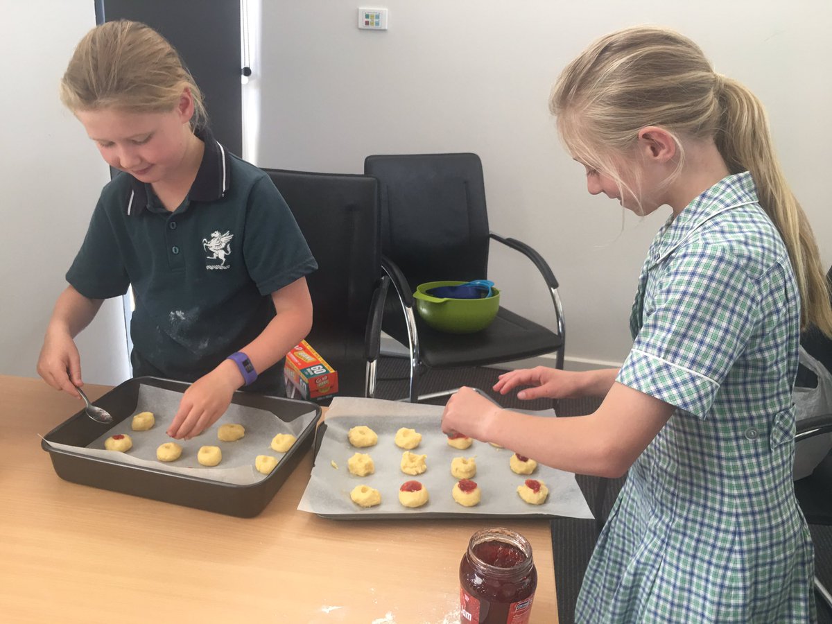TGCThreeA's tweet photo. Thank you to all who purchased from our cake stall today! We will be selling again on Monday at lunchtime, so if you would like to bake something to contribute, please feel free! Please be mindful that we are a nut free school, including nut based flour! #miniboss #bushikori https://t.co/5HqEkTZ4N9