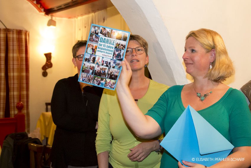 webgrrls_by's tweet photo. Einige Impressionen von unserem #webgrrls-Weihnachtstreffen. Wir hatten viel Spaß und haben uns Anregungen für das neue Jahr geholt. Ein großer Dank geht an @kimich_de für ihr unermüdliches Engagement in 15 Jahren Regioleitung. Bye-bye Claudia - und hello neues Regioteam!   ^rl https://t.co/QbRDX8JNyU