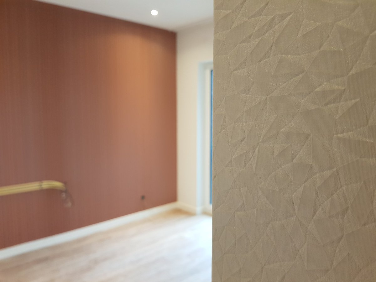 Momenteel wordt er hard gewerkt door gebr. v Aalst aan de afwerking van hotel Roermond. Het frisse interieur ontworpen <a href="/feranhugo/">feran thomassen</a> wordt langzaam zichtbaar. #mooimetvescom #hoteldesign #hotelinterieur #wandbekleding