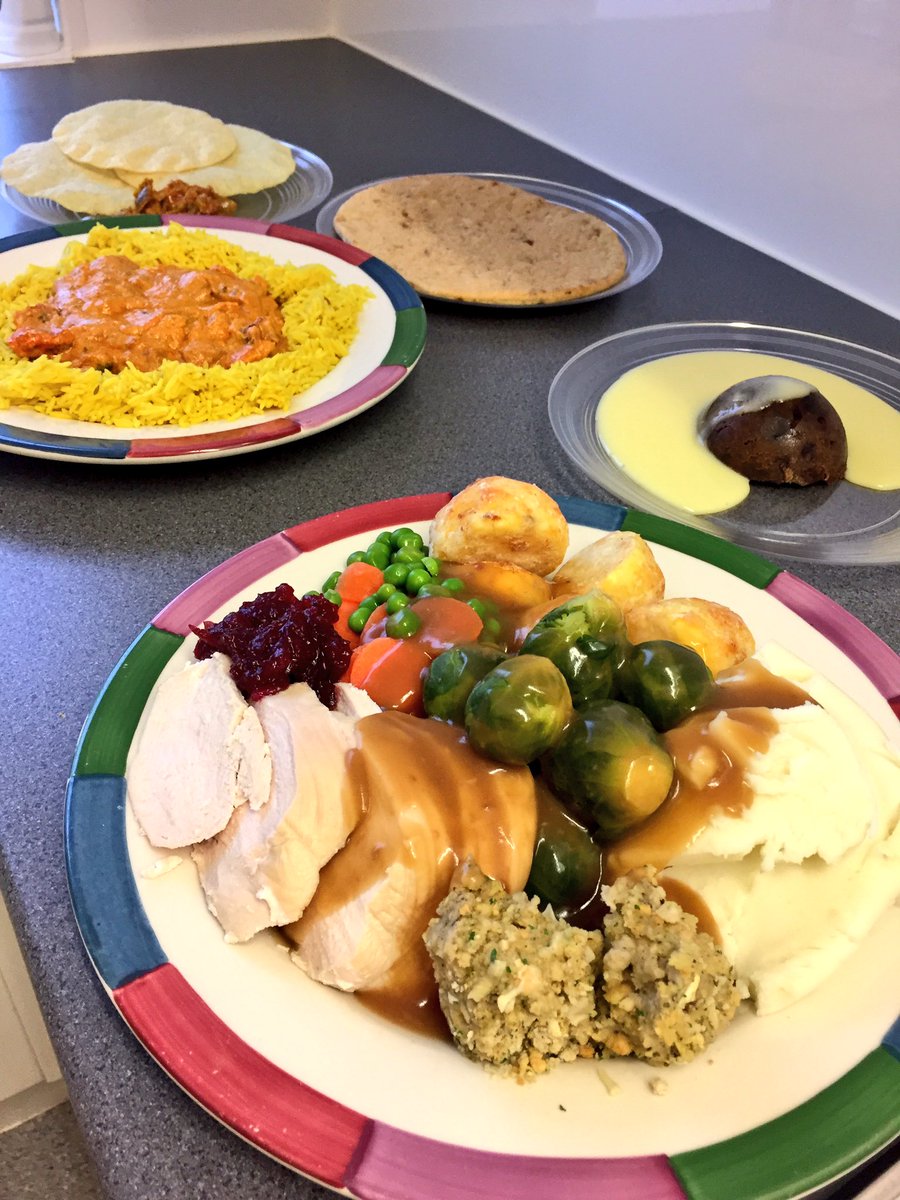 Caz_Spoon_RD's tweet photo. CHO counting an Xmas dinner & of course a curry for yesterday's #dafne refresher. Tricky not to eat it all 😀🎅🏽🎄 #type1diabetes #carbohydratecounting #diabetesawareness #normaleating #nhs #diabetesdietitian @BrDieteticAssoc @DiabetesUK @NorthumbriaNHS @DAFNEUK @dafneplus https://t.co/HDBpWYHTCv