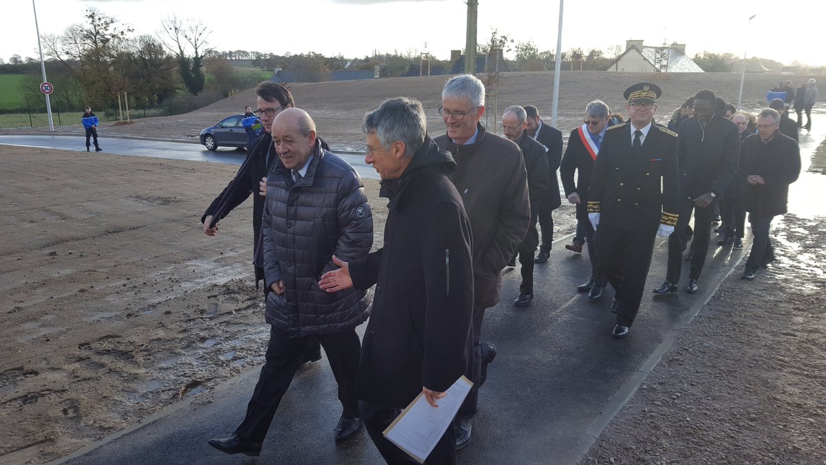 Prefet22's tweet photo. Yves Le Breton @Prefet22 accueille @JY_LeDrian avec @HerveBerville @AlainCadec pour l'inauguration de la nouvelle unité de #lait infantile de #Laïta à #crehen #cotesdarmor https://t.co/4NMVH1Q2y0