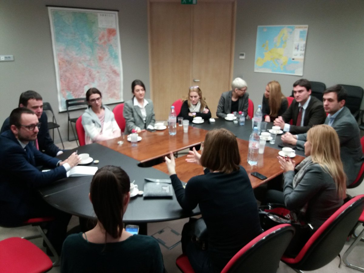 StaletovicS's tweet photo. Zanimljiv sastanak o komunikaciji PR savetnika @SerbianGov sa predstavnicima SRB misije pri #EU u Briselu. #SRBmediaEU https://t.co/Mom1WKcPEu