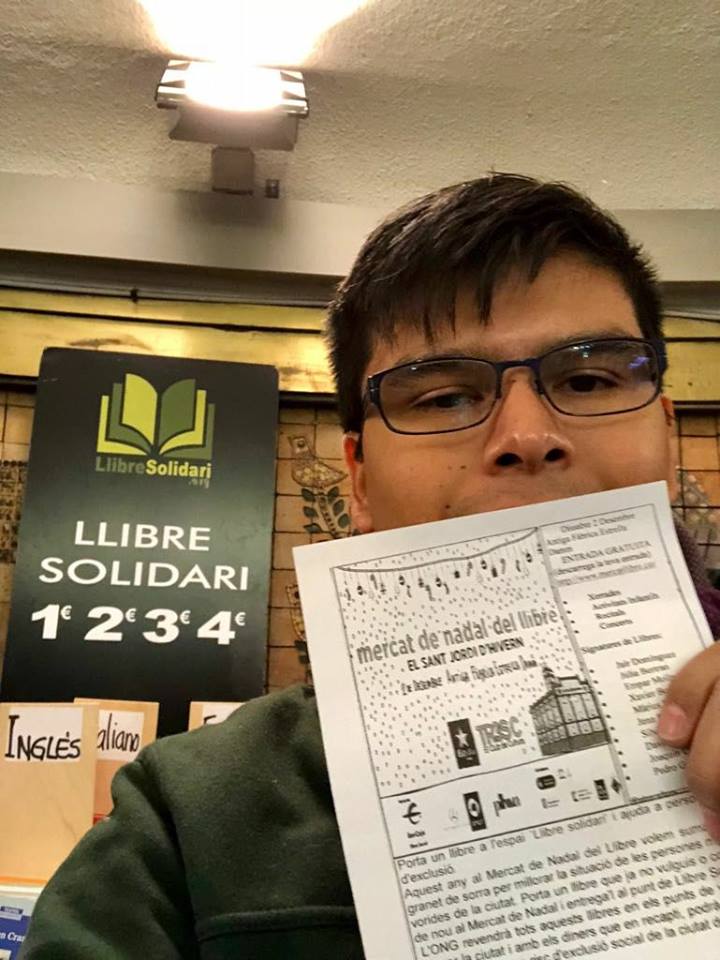 El nostre voluntari <a href="/Cristiancejota/">Cristián Cortés</a> a la parada de Catalunya, ens ajuda a difondre la nostra presència demà a la Fira del Llibre de Nadal a la <a href="/EstrellaDammCat/">Estrella Damm Cat</a> Us hi esperem!