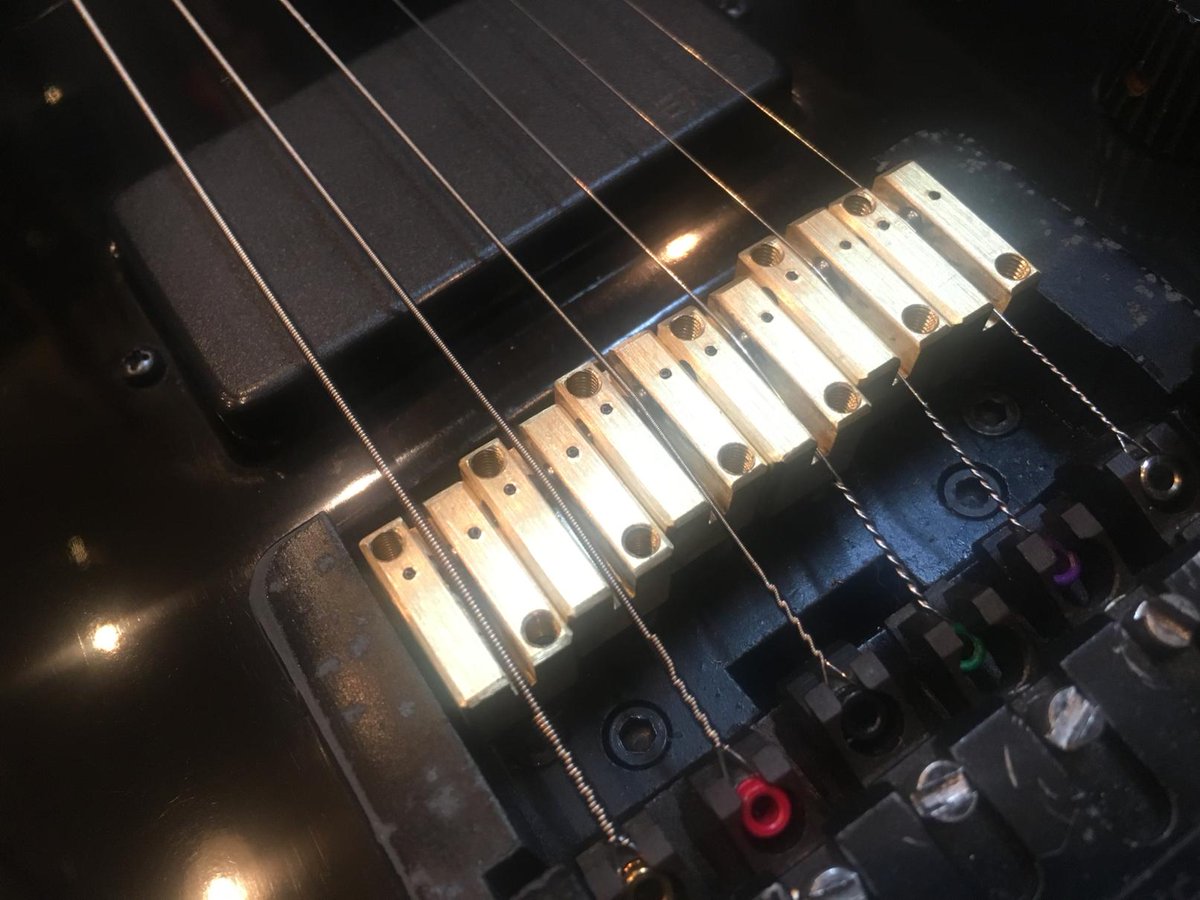 mojo_guitars's tweet photo. お客様より #Steinberger #GL2T の、#TransTrem のメンテナンスの相談があり
#鋼球ローラー・サドル を製作している @eriyasatou さんにメンテナンスも含め
お願いしました。素晴らしい仕上がりにお客様も喜んでいただきました。感謝です! https://t.co/syaDkyjkYn