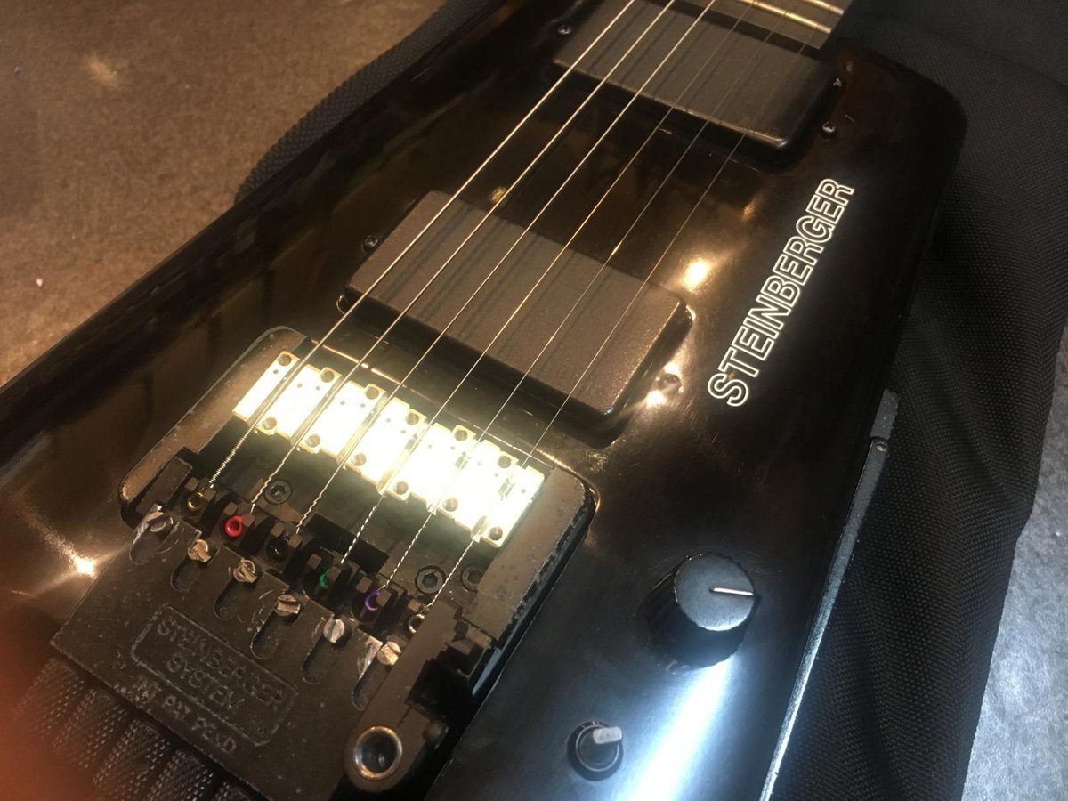 mojo_guitars's tweet photo. お客様より #Steinberger #GL2T の、#TransTrem のメンテナンスの相談があり
#鋼球ローラー・サドル を製作している @eriyasatou さんにメンテナンスも含め
お願いしました。素晴らしい仕上がりにお客様も喜んでいただきました。感謝です! https://t.co/syaDkyjkYn
