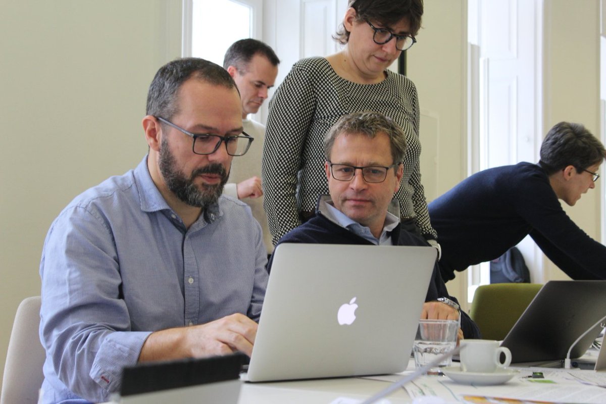 my_ueg's tweet photo. Meeting day @ the House of European Gastroenterology! Our Scientific Committee is already working on the programme for #UEGWeek 2018. https://t.co/o3JVMnfVfj