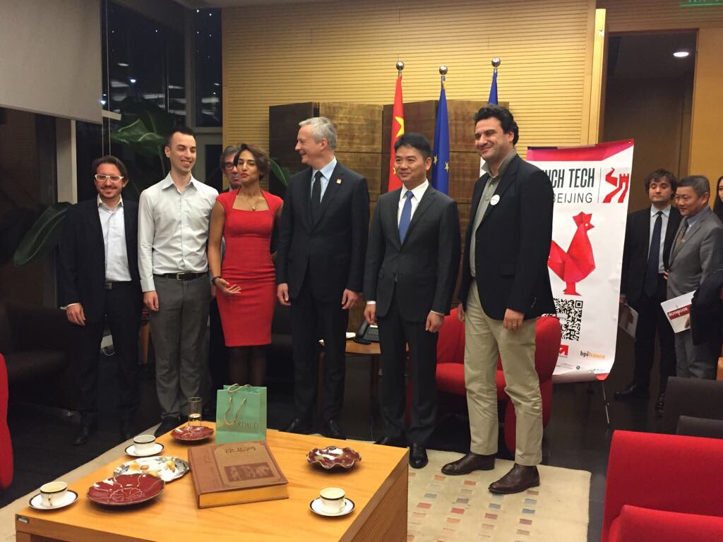 BrunoLeMaire's tweet photo. À la rencontre des talents prometteurs de @LaFrenchTech française &amp; chinoise à #Pékin !

Nous parrainons avec Richard Liu, fondateur de @JD_Corporate, l’initiative "40 under 40" qui valorise les jeunes leaders les plus influents. #Chine https://t.co/bVCU6GIAVZ