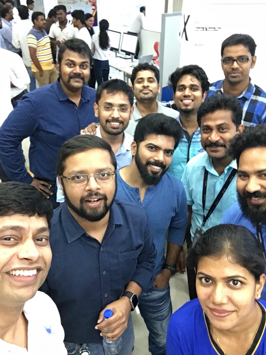 balaad's tweet photo. Cx stalls as usual people with lots of energy and passion #CXDayVZ https://t.co/YHGAkXVrbE