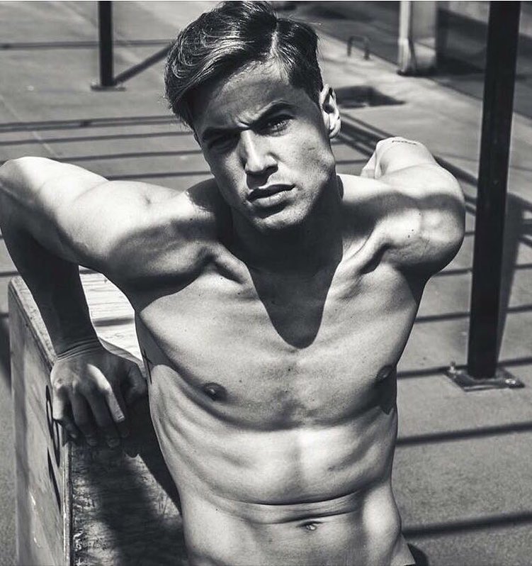 mikephotografia's tweet photo. En ce premier jour de décembre, on s'envole direction l'Espagne pour se réchauffer ou l'on retrouve Abraham Garcia (@AbrahamGandiaSh) en 81 ème place de notre classement des  beaux gosse de la téléréalité mondiale ➡ https://t.co/QqGfaa3iU0 🌍 https://t.co/RgpXgx92fY